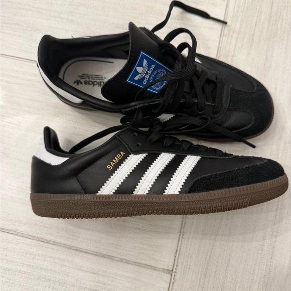 NEW Adidas Samba OG Athletic Shoe - Little Kid - Core Black / Cloud White - Picture 2 of 4